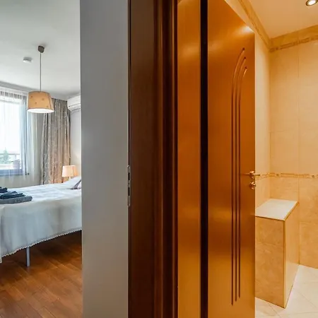 Elegant Aristocratic 2 Bdrm Flat, Location 公寓 *