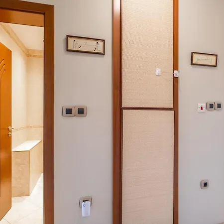 Elegant Aristocratic 2 Bdrm Flat, Location Apartment Sofia